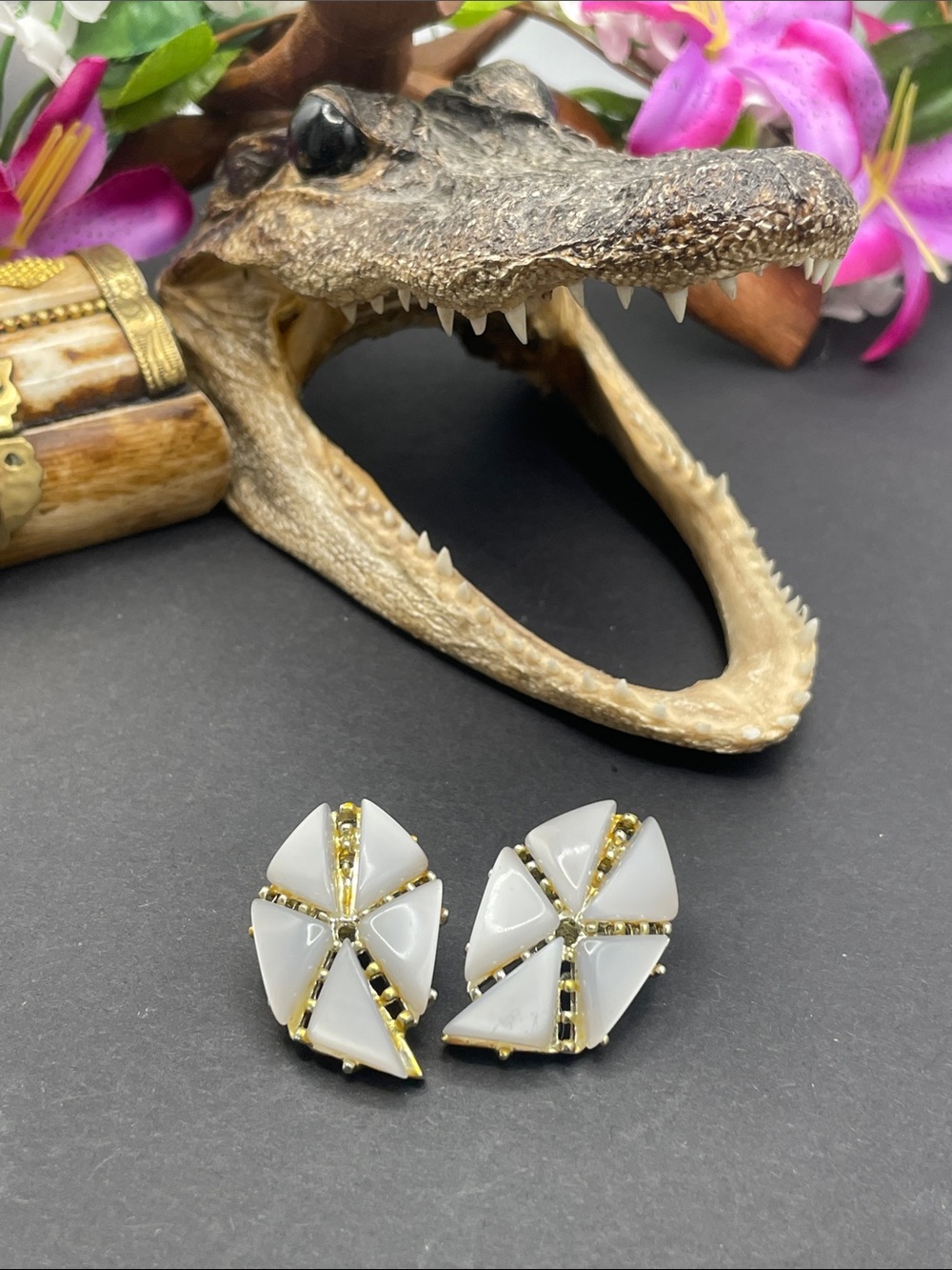 Charel thermoset clip earrings vintage